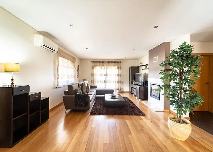 Casa De Palmeira By House And People * Вила-Верди