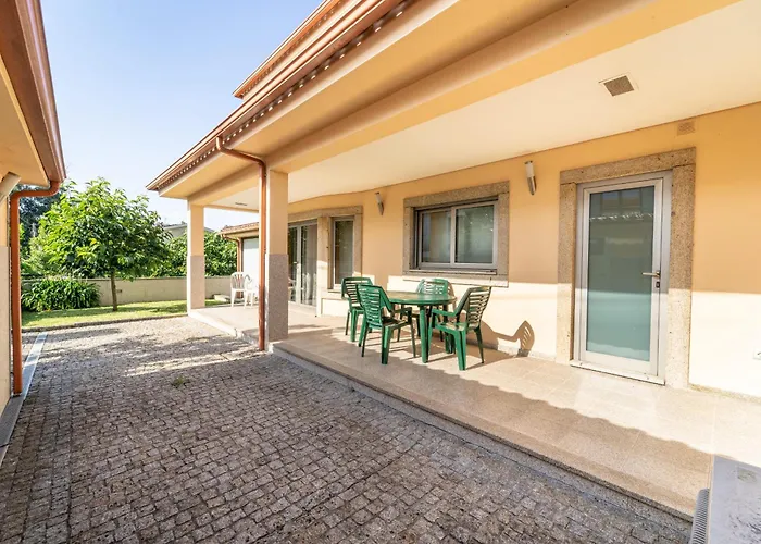 Casa De Palmeira By House And People Вила-Верди